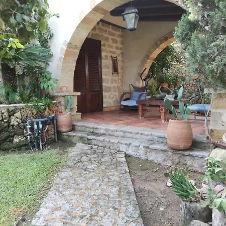 Casolare Giummari Bed & Breakfast Carini